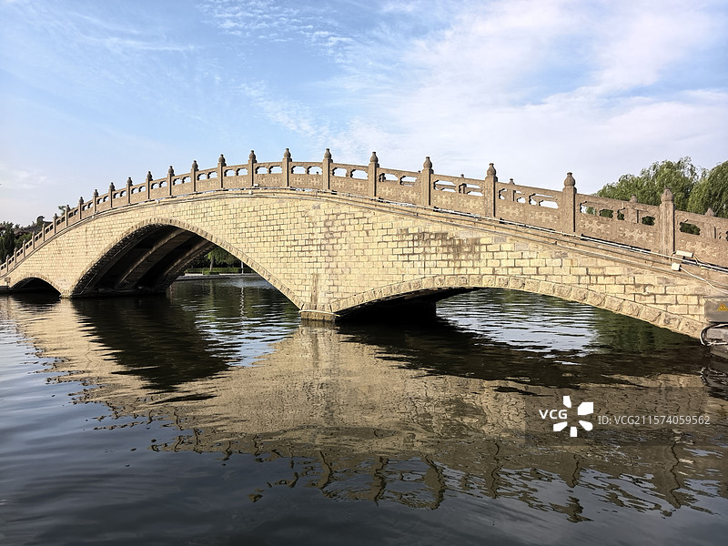 鹳雀楼下的拱桥图片素材