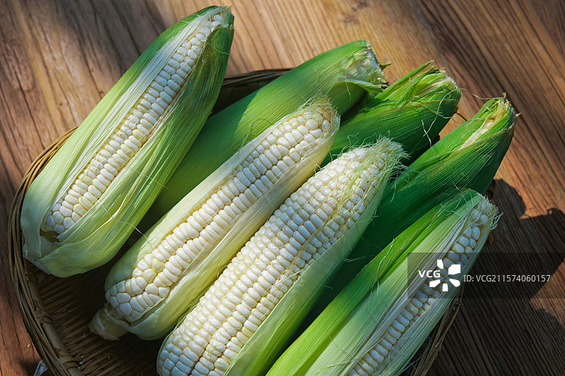 新鲜苞谷白糯玉米成熟甜糯农产品农作物五谷杂粮图片素材