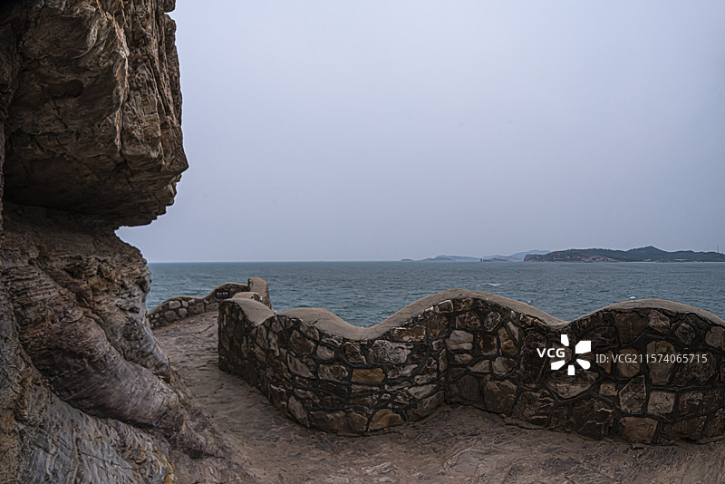 山势险雄玄妙礁洞幽幻之龙爪山奇观（山东烟台蓬莱大黑山岛）图片素材