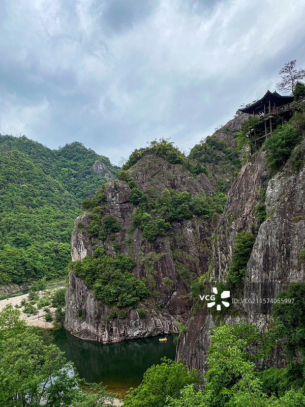春天时刻的浙江温州楠溪江流域的石桅岩风景区风光图片素材