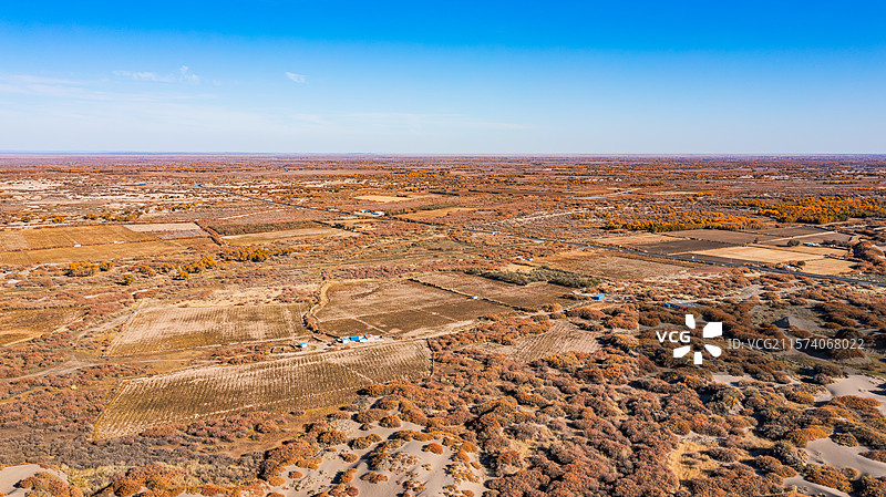 新疆哈密市伊州区大海道大漠戈壁的壮阔景象图片素材