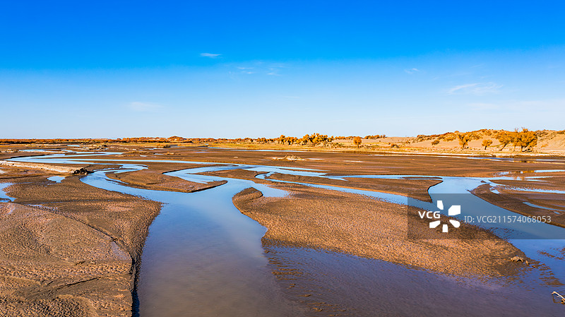 新疆哈密市伊州区大海道大漠戈壁的壮阔景象图片素材