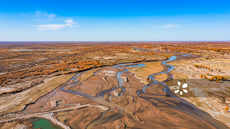 新疆哈密市伊州区大海道大漠戈壁的壮阔景象图片素材