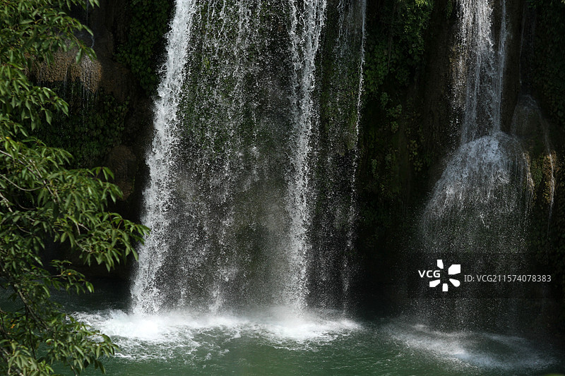 广西田东县龙须河瀑布图片素材