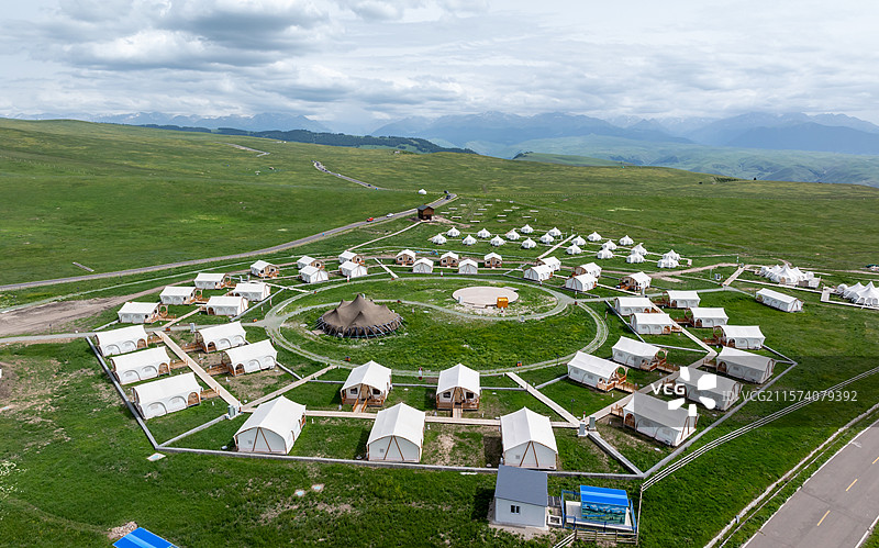 草原营地图片素材