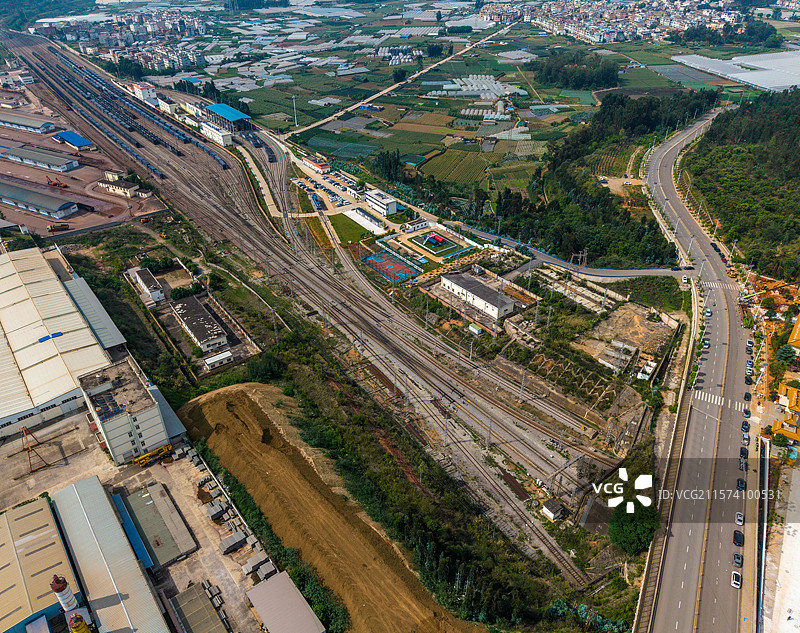 云南省玉溪市研和镇昆玉河铁路货运站图片素材