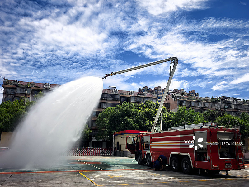 消防车喷水图片素材
