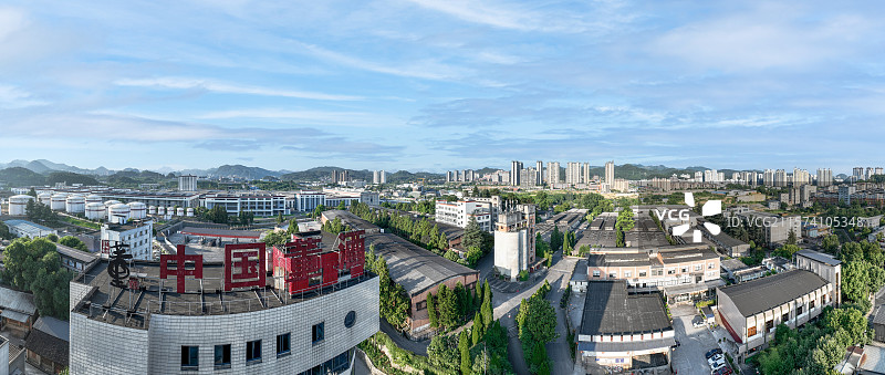 遵义市汇川区董公寺镇，贵州董酒股份有限公司厂区风光。董酒是中国著名白酒企业、中国老八大名酒，属董香型图片素材