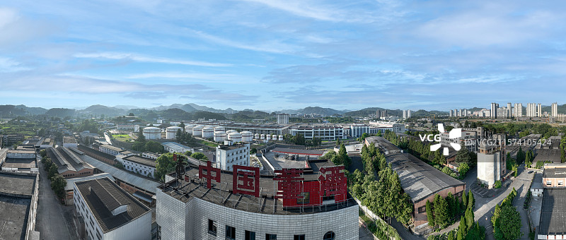 遵义市汇川区董公寺镇，贵州董酒股份有限公司厂区风光。董酒是中国著名白酒企业、中国老八大名酒，属董香型图片素材