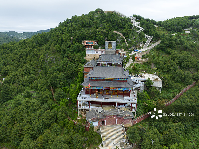 威宁夏天凤山寺上帝庙绿色青山绿水图片素材