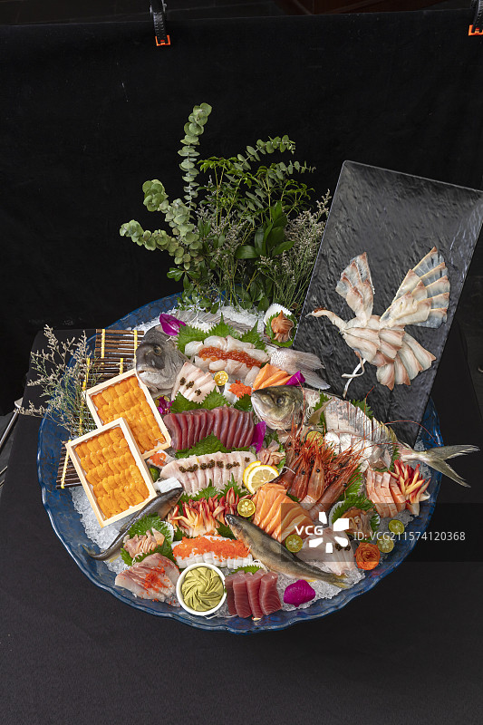 日本丰盛刺身大拼盘图片素材