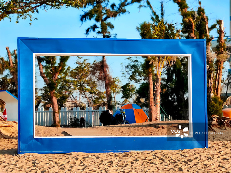 海滩上的蓝色画框（南极村）图片素材
