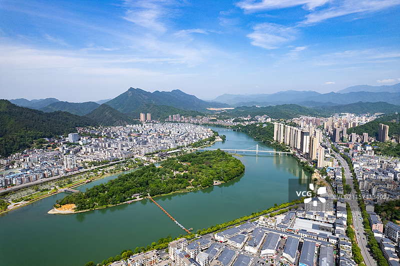 江西修水航拍视角下的-城市天际线图片素材