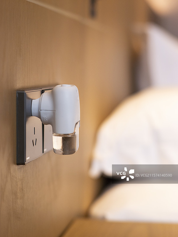 夏季室内充电液体蚊香图片素材