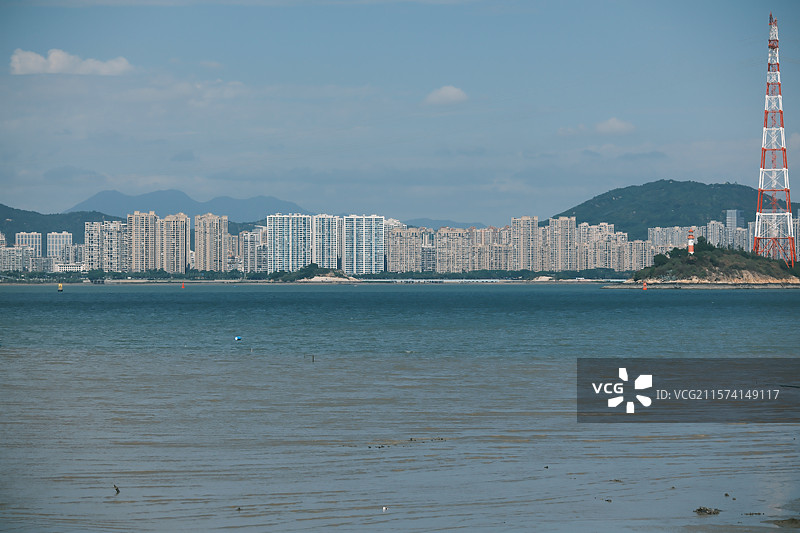 海天之间，城市的轮廓图片素材