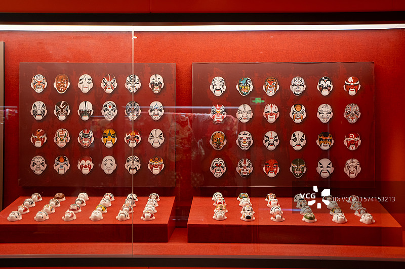 泉州非遗博物馆戏曲人物脸谱工艺品图片素材