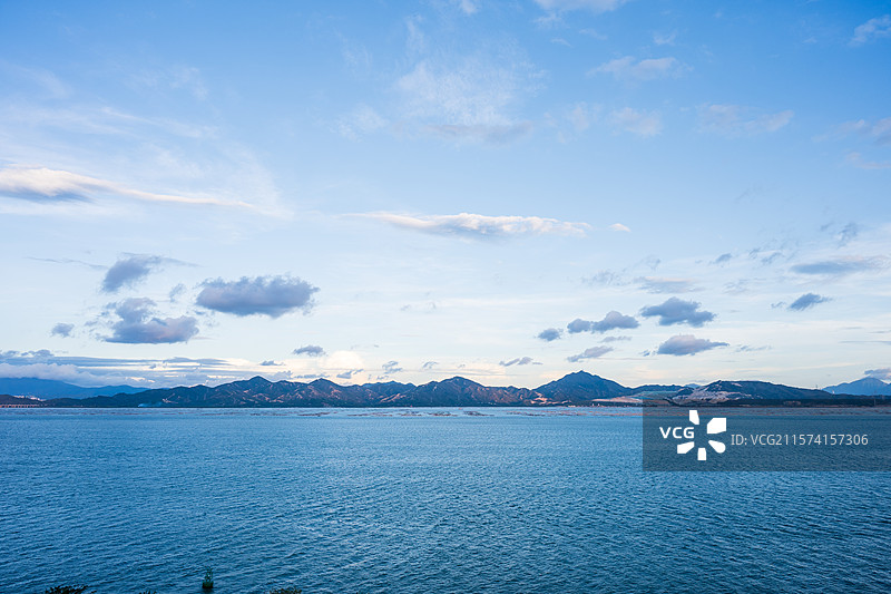 远山和海洋图片素材