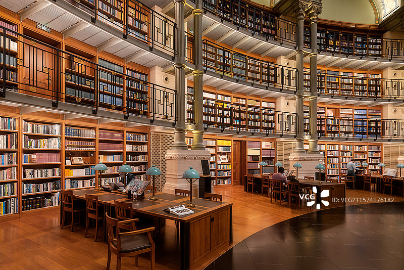 位于东莞的华为松山湖基地内的欧式风格图书馆内景图片素材