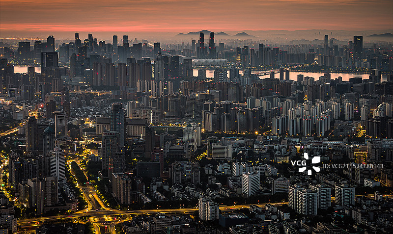 高视角航拍清晨杭州市高楼大厦都市风光图片素材