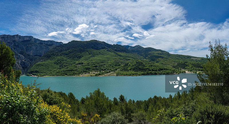 法国普罗旺斯-阿尔卑斯-蓝色海岸大区马赛市韦尔东大峡谷圣十字湖风光图片素材
