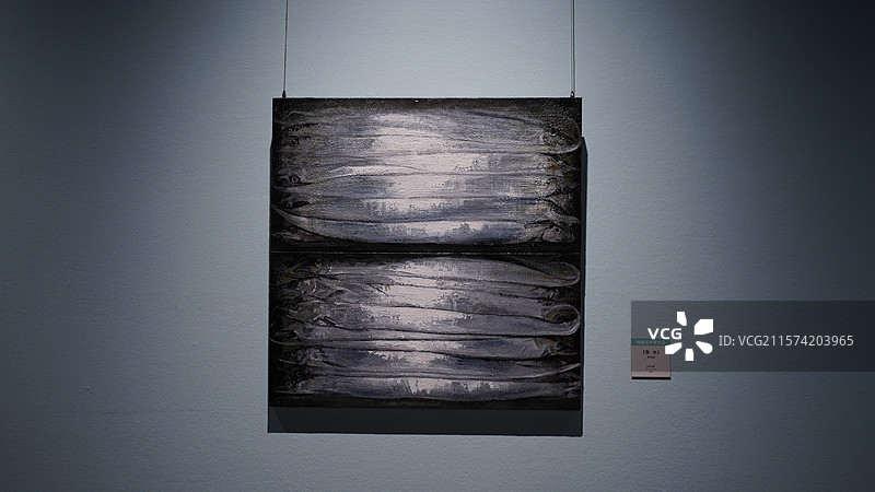 深圳关山月美术馆油画作品城市夜景油画、深圳现代城市生活艺术展图片素材