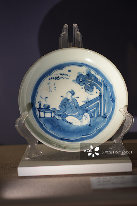 清乾隆青花人物盘图片素材