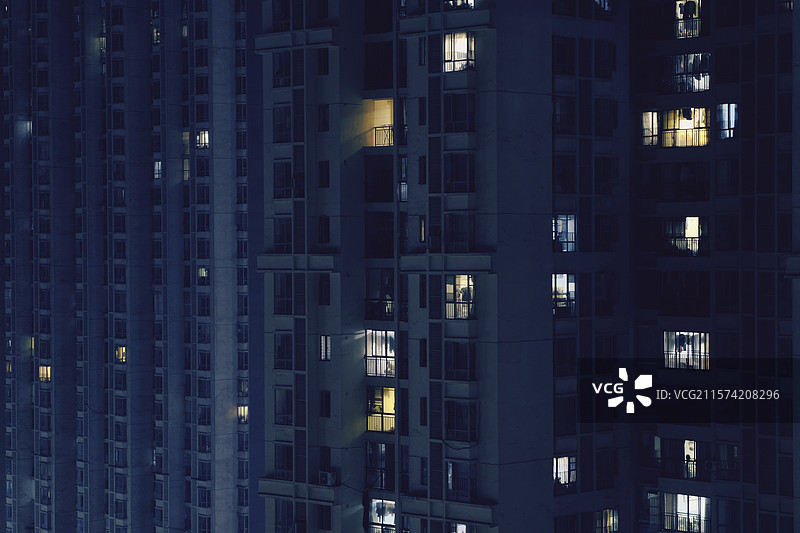 夜晚亮光窗户图片素材