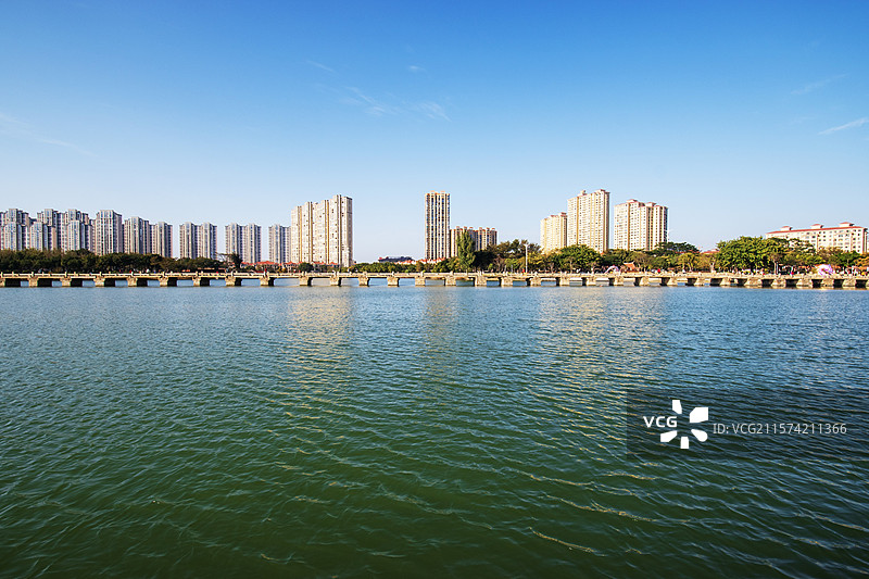 除夕的国家级文保单位泉州晋江安海五里桥黄昏景观图片素材