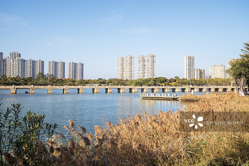 除夕的国家级文保单位泉州晋江安海五里桥黄昏景观图片素材