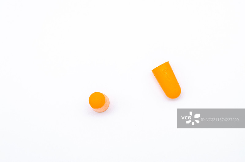 亚洲中国家庭用品拍摄主题，内室内影棚拍摄静物图像，一对黄色的防噪耳塞，室内无人图像摄影图片素材