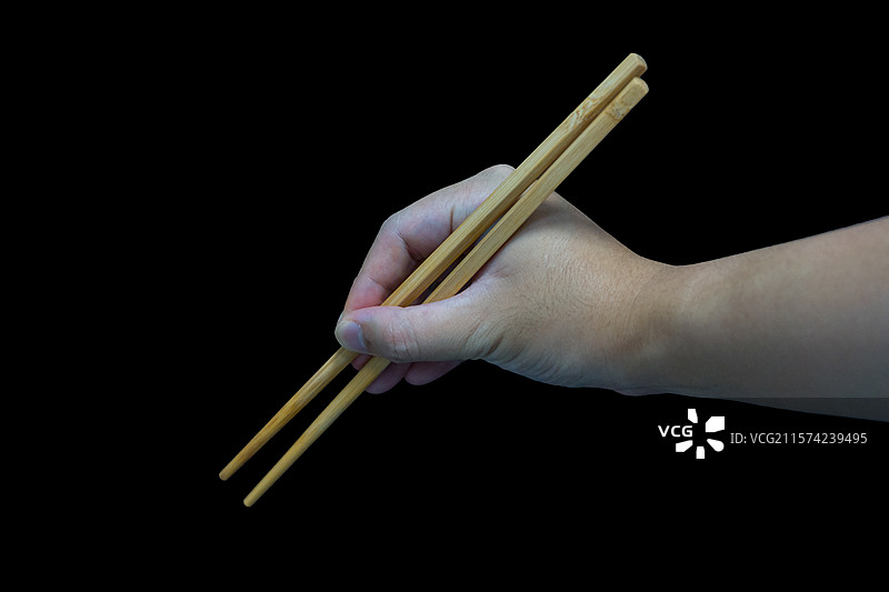 黑色背景手势动作之握住筷子图片素材