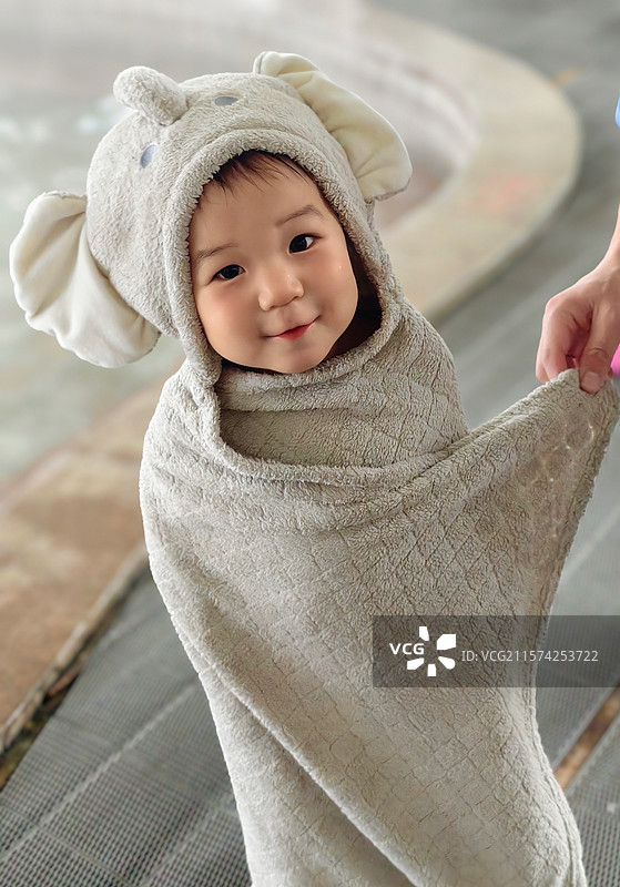 幼儿营口泡温泉大象浴巾图片素材
