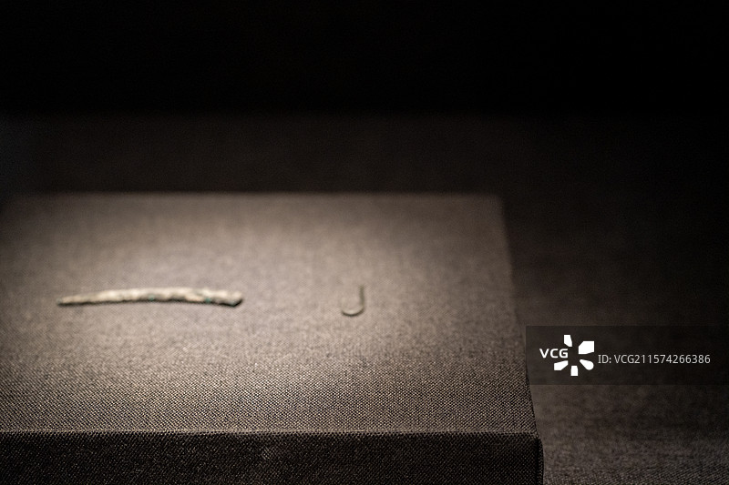 二里头文化 铜锥 铜鱼钩 二里头夏都遗址博物馆图片素材