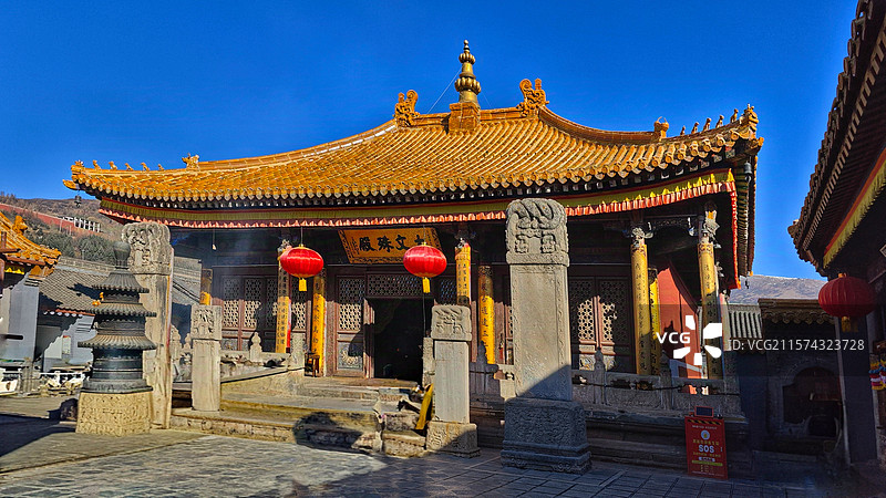 五台山菩萨顶位于灵鹫峰上，是最大喇嘛寺院，建筑富丽堂皇，具皇家特色，历史悠久，文化底蕴极为深厚。图片素材