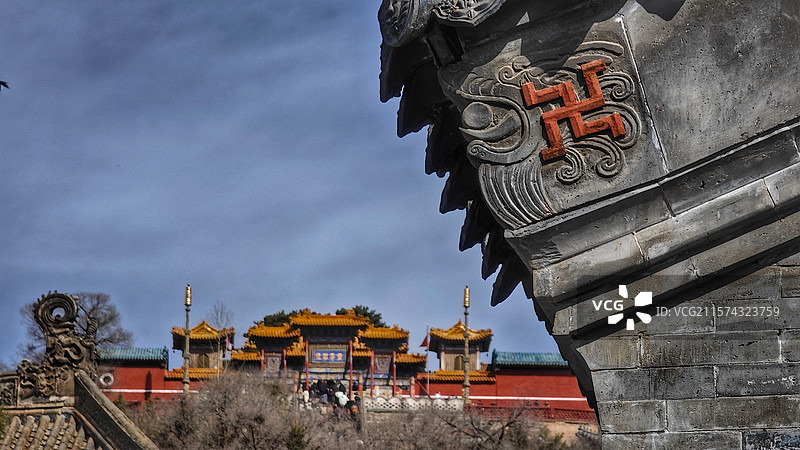 五台山菩萨顶位于灵鹫峰上，是最大喇嘛寺院，建筑富丽堂皇，具皇家特色，历史悠久，文化底蕴极为深厚。图片素材