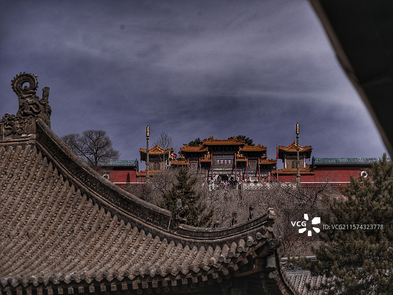 五台山菩萨顶位于灵鹫峰上，是最大喇嘛寺院，建筑富丽堂皇，具皇家特色，历史悠久，文化底蕴极为深厚。图片素材