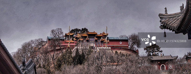 五台山菩萨顶位于灵鹫峰上，是最大喇嘛寺院，建筑富丽堂皇，具皇家特色，历史悠久，文化底蕴极为深厚。图片素材