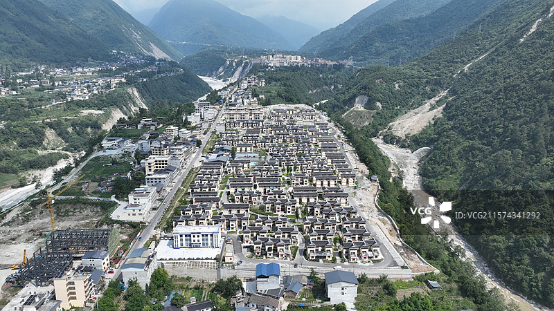 海螺沟地震后重建家园图片素材