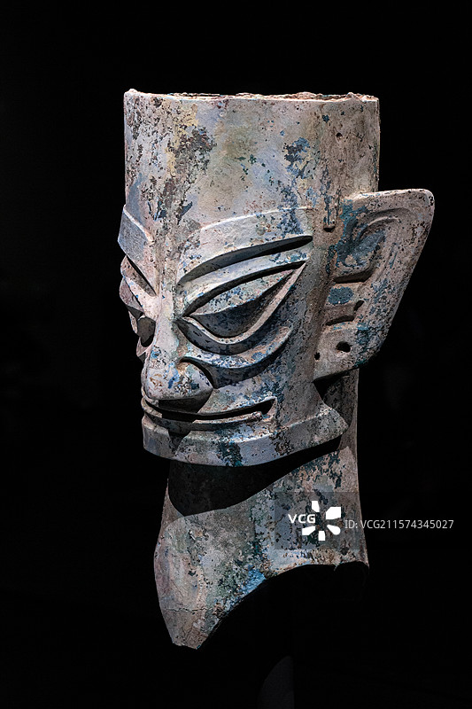德阳广汉三星堆博物馆展出的商青铜人头像(平头)图片素材