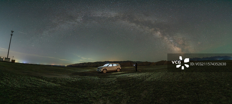 新疆安集海大峡谷夜晚星空银河拱桥图片素材