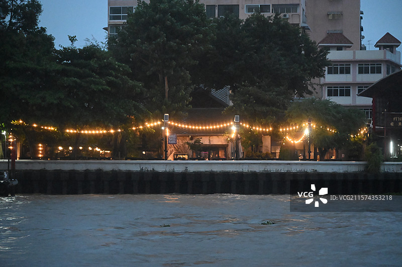 曼谷夜景，曼谷河边，繁华都市图片素材