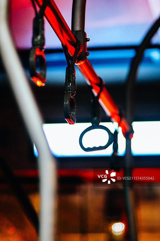 夜色中的公交车……图片素材