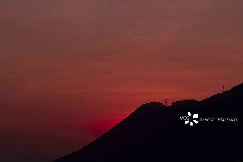 夕阳西下山峦倒影风景图片素材