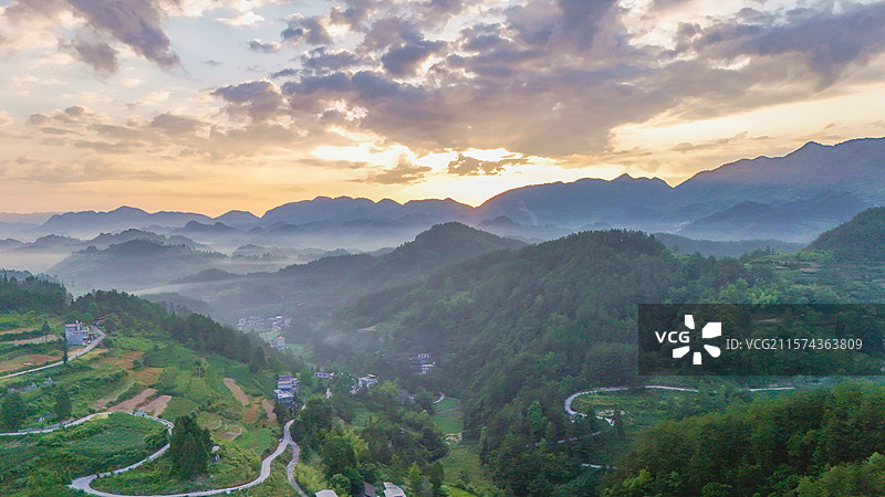 重庆酉阳：石门山下光影纪实图片素材