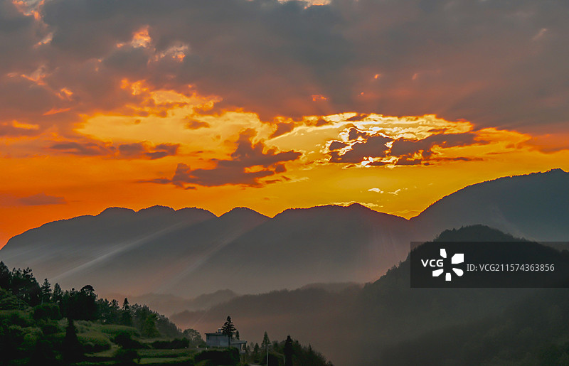 重庆酉阳：石门山下光影纪实图片素材