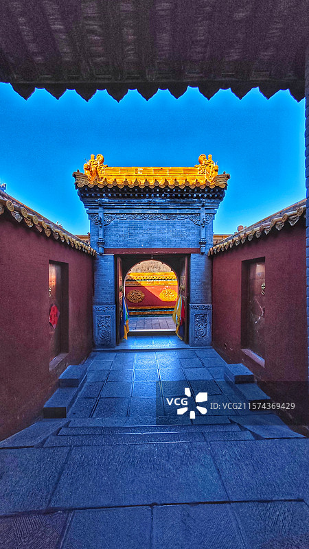 五台山菩萨顶位于灵鹫峰上，是最大喇嘛寺院，建筑富丽堂皇，具皇家特色，历史悠久，文化底蕴极为深厚。图片素材