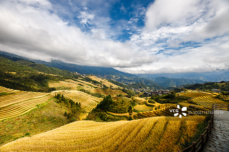 风云变幻的龙脊梯田图片素材
