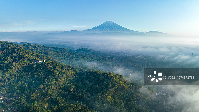 日惹默拉皮火山与婆罗浮屠图片素材