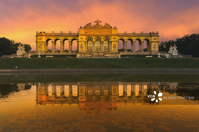 奥地利维也纳美泉宫晚霞图片素材