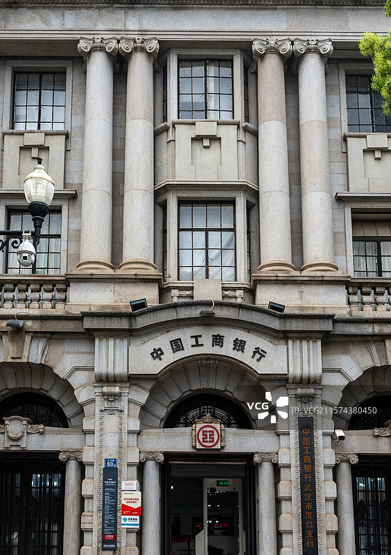 武汉江汉路欧式风格建筑中国工商银行大楼竖幅图片素材